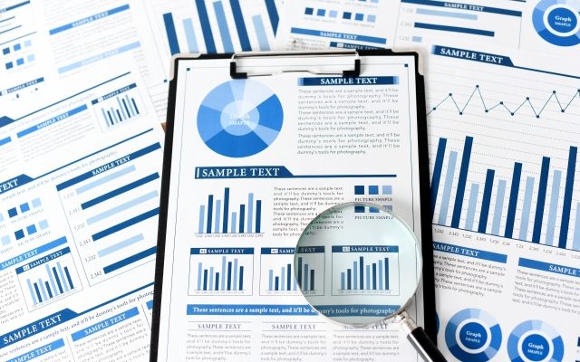 グラフやデータなどの分析や調査のイメージ